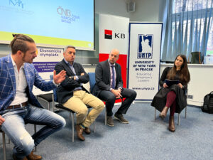Krajská kola jsme zahájili panelovou diskuzí o kritickém myšlení ve finančním světě